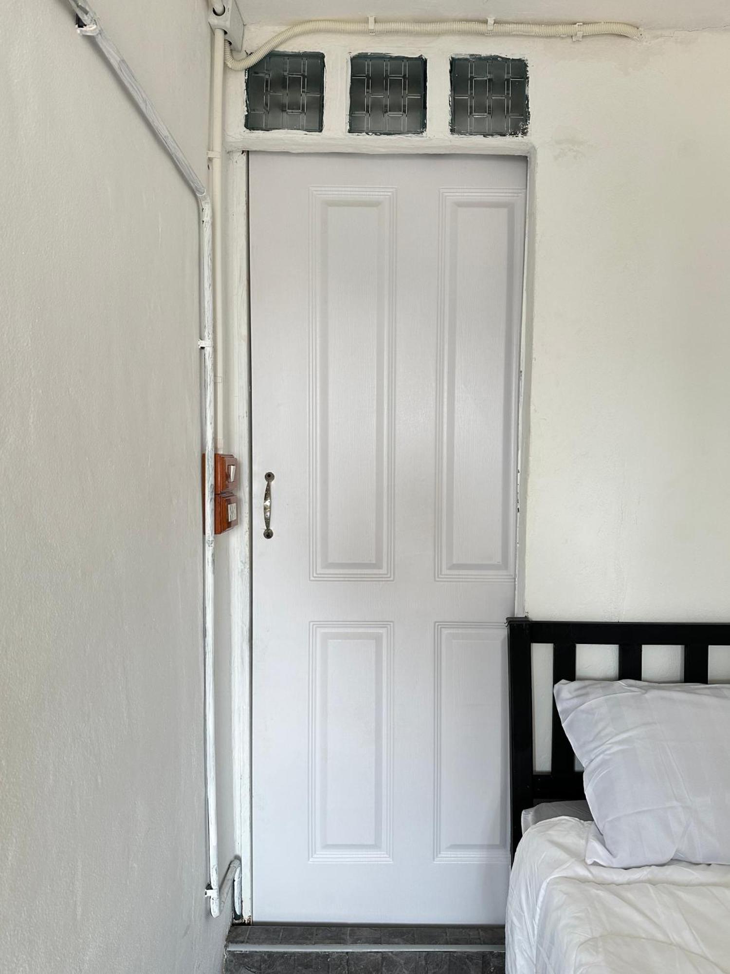 Chubby 9 Single Room Bangkok Kültér fotó