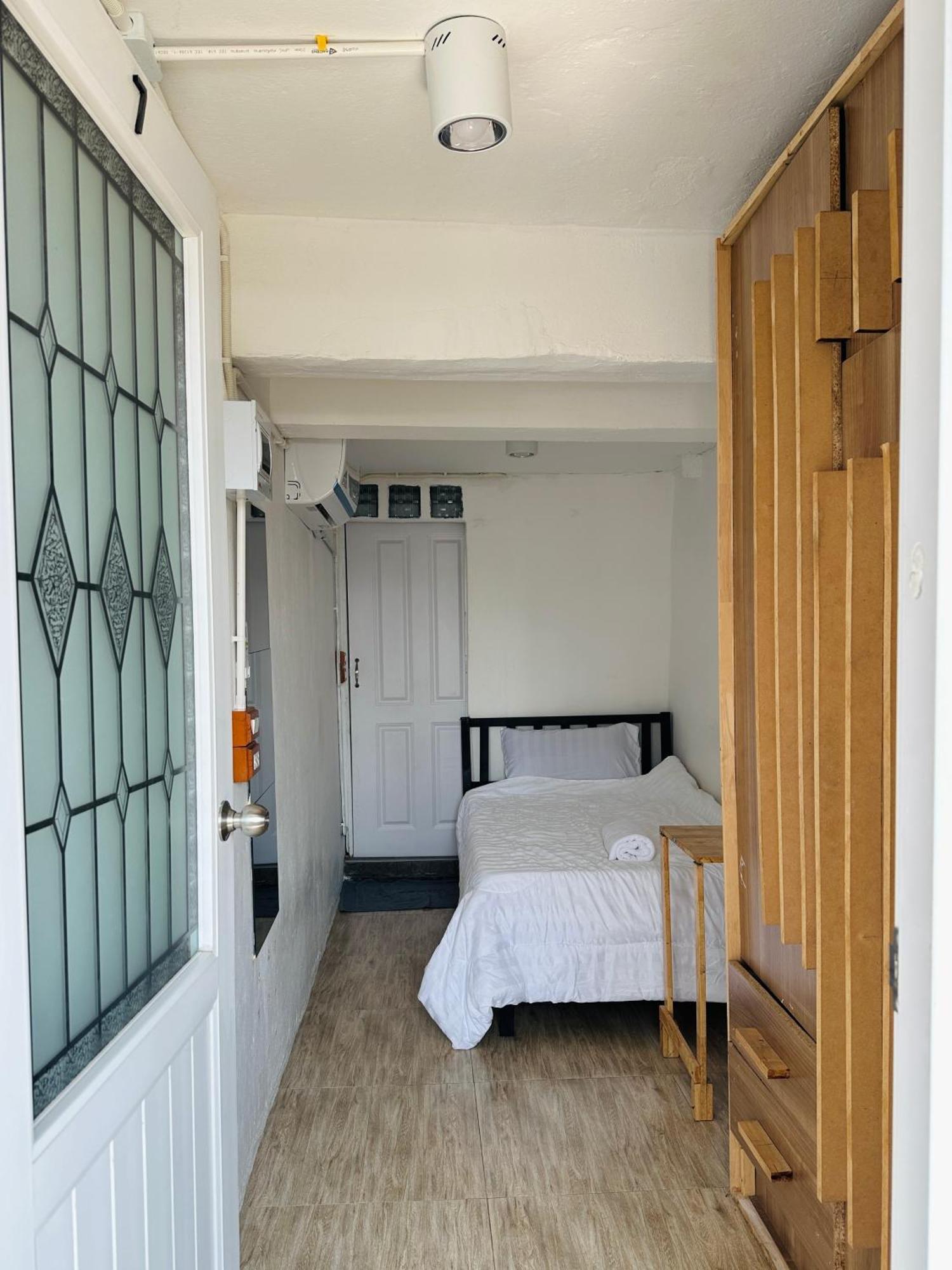 Chubby 9 Single Room Bangkok Kültér fotó
